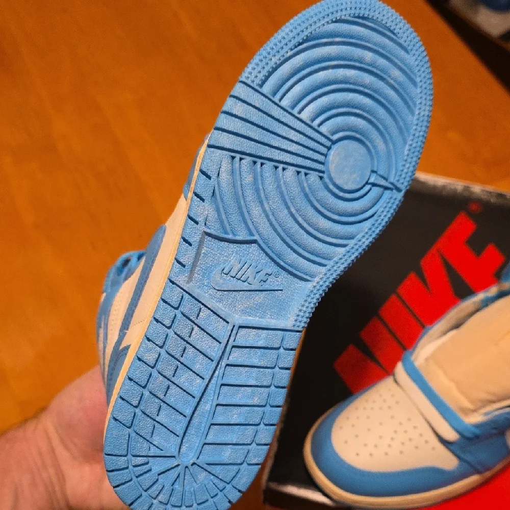 Nike Air High-Tops in Blue and White - Picture 5 of 8